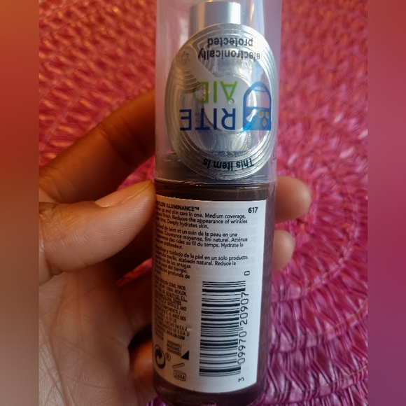 Revlon Illuminance Foundation - Picture 3 of 4